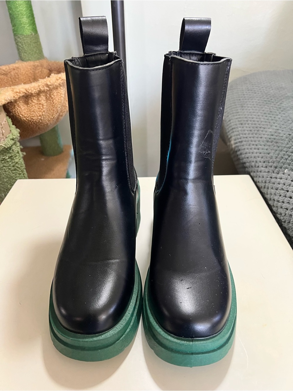 Charlotte Russe sz 7 Alana color sole Chelsea boots with chunky green lug sole.